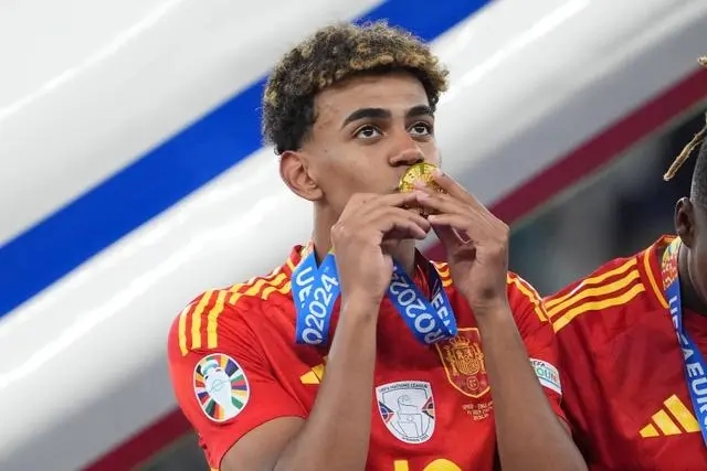 阿斯报抉择：17 岁亚马尔凭欧洲杯主力之姿，荣膺 “体育王牌奖”