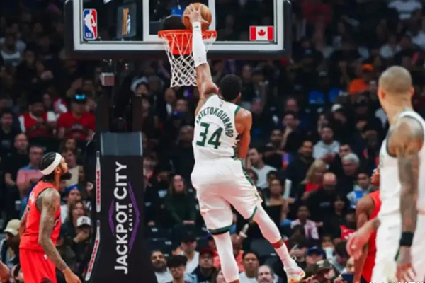 字母哥31+20+7率雄鹿擒猛龙，创历史纪录