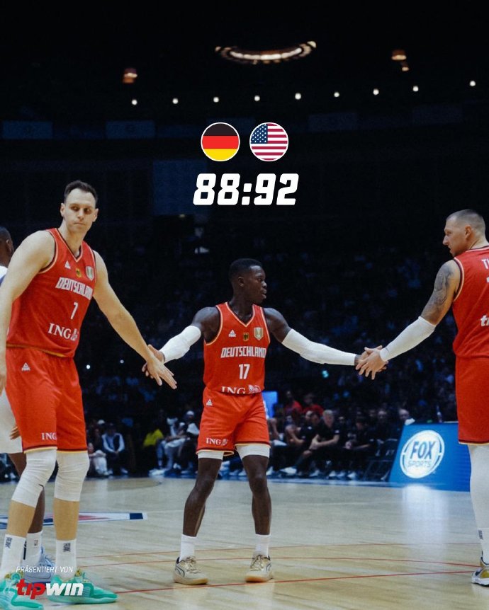 美国男篮92-88击败德国 詹姆斯最后4分钟包揽全队11分