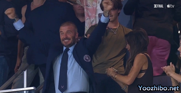 48岁贝克汉姆笑麻了！赛后紧拥梅西，目睹球王捧杯喜极而泣+久蹲球场