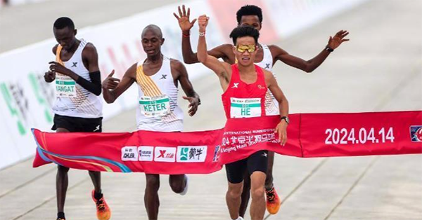 反转！放水让冠系谣言，3 人身份实为配速员助破全国纪录