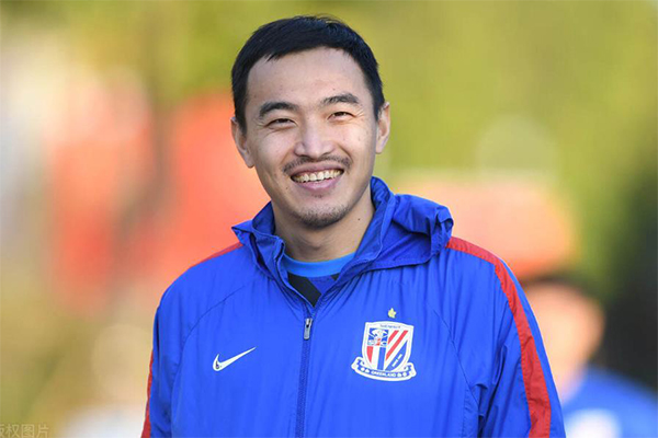 38岁冯潇霆退役 回顾其足球历程与未来展望