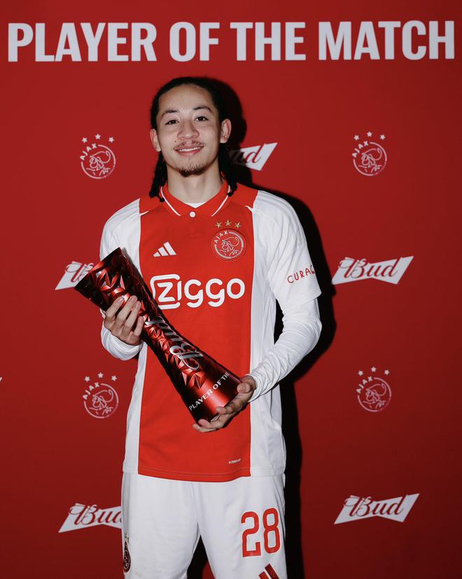 阿贾克斯主场3-2逆转埃因霍温 华裔球员菲慈佔-天乐成当场最佳