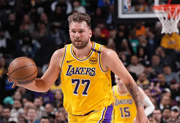 NBA官方裁判报告引发热议，湖人篮网争议比赛再掀波澜