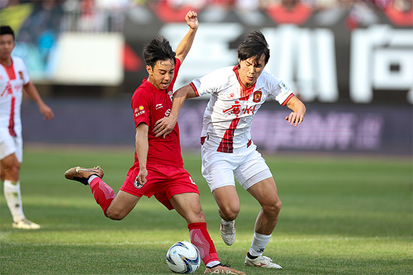 惊！穆里奇父子与郜林父女共谱广州队佳话：传承与热爱