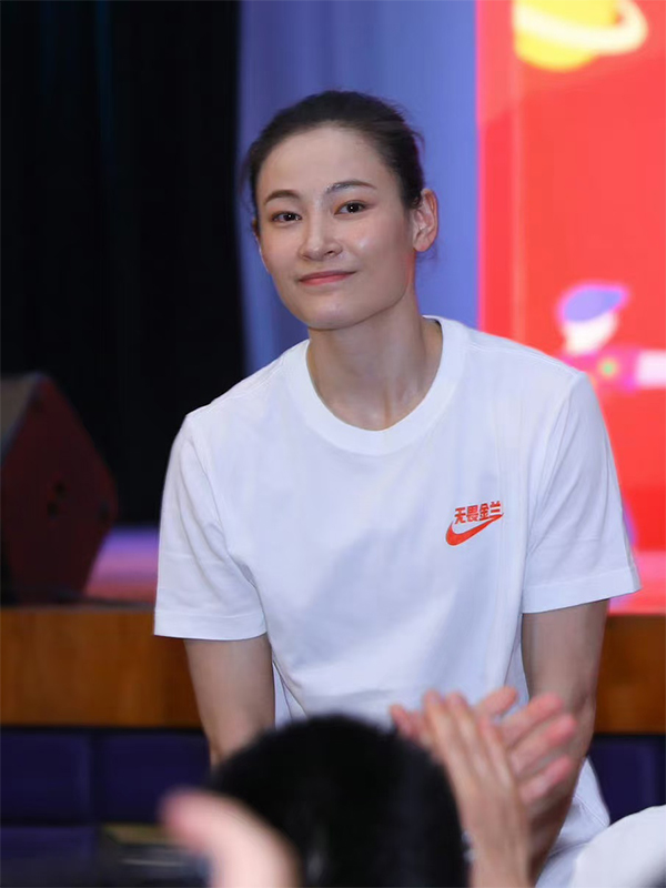 中国女篮巴黎奥运失意后，杨力维转身投身青训新岗位获赞